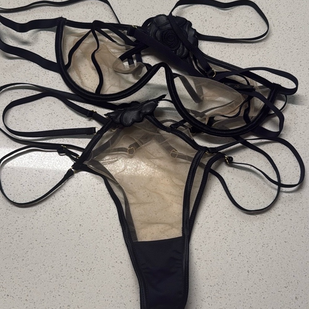 Lingerie Set - Picture 13 of 14